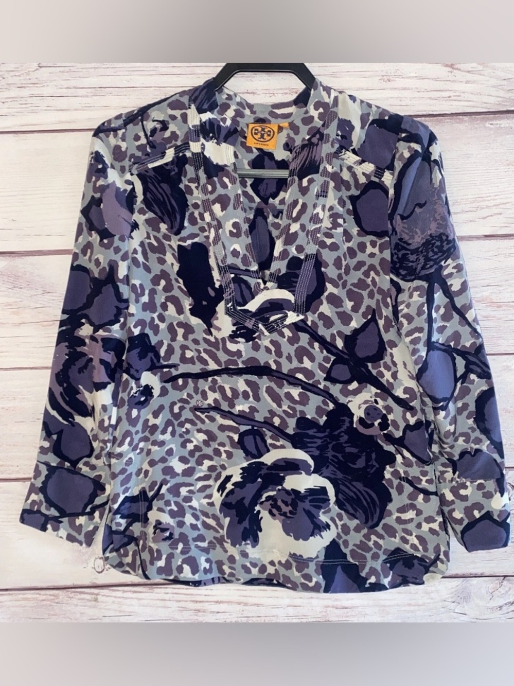 Tory Burch Womens Blouse Size 2 Blue Leopard Print Silk V Neck Tunic Shirt C1 - Picture 5 of 13